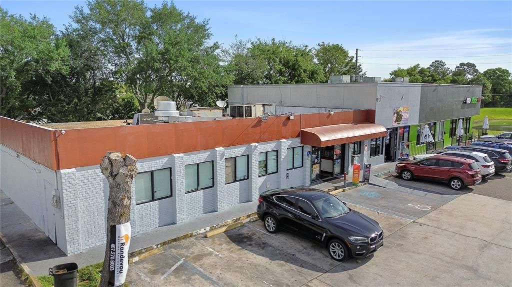 Exterior, Facade, Modern