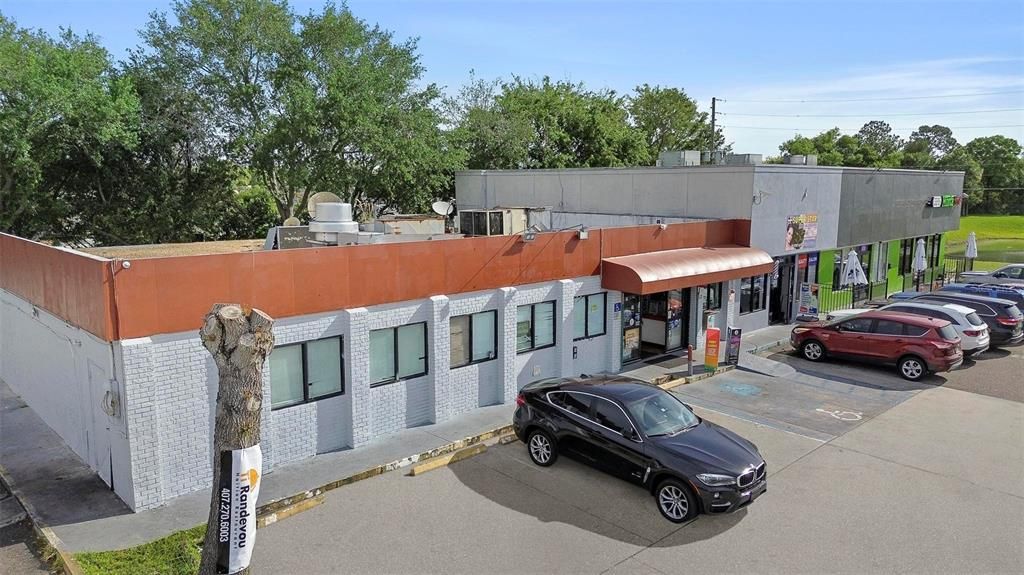 Exterior, Facade, Modern