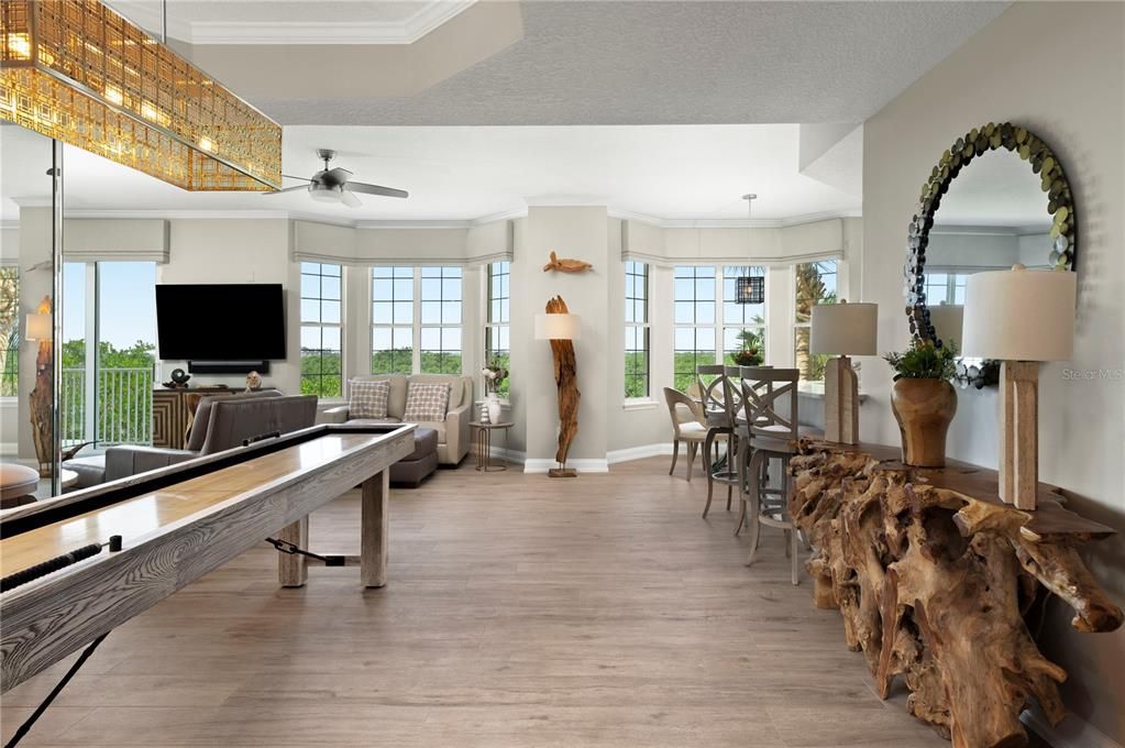 Chandelier, Dining room, Interior, Living room, Pendant Lights, Wood Texture Flooring