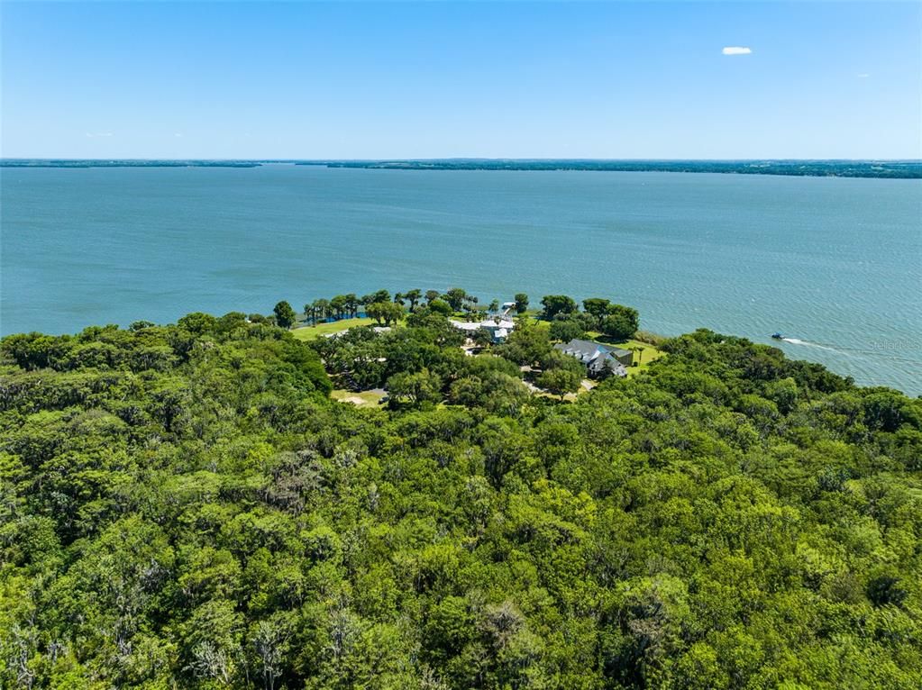 Exterior, Lake