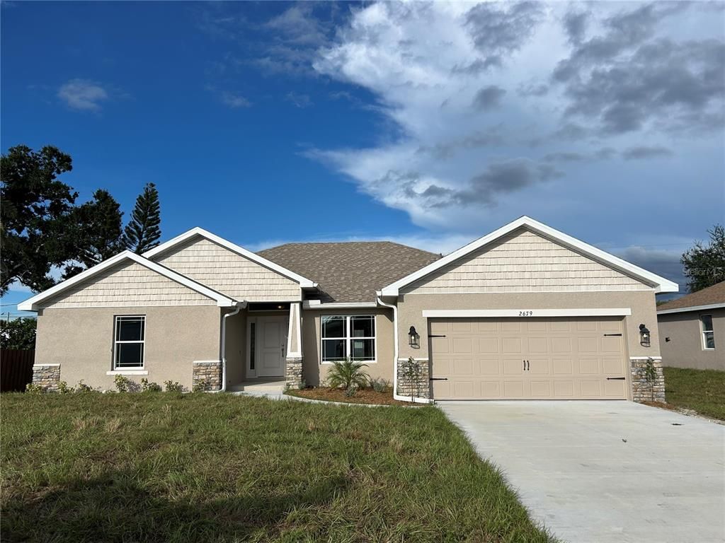 Attached, Exterior, Facade, Ranch