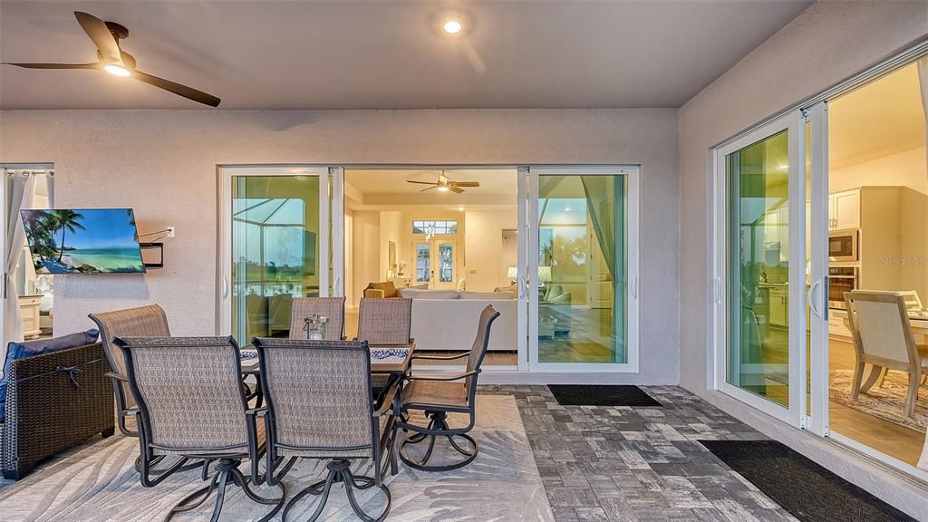 Dining room, Interior, Recessed Lighting