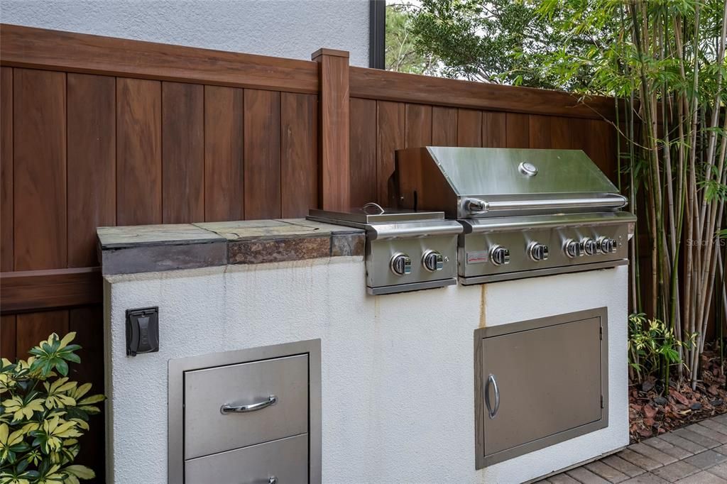 Exterior, Outdoor Kitchen