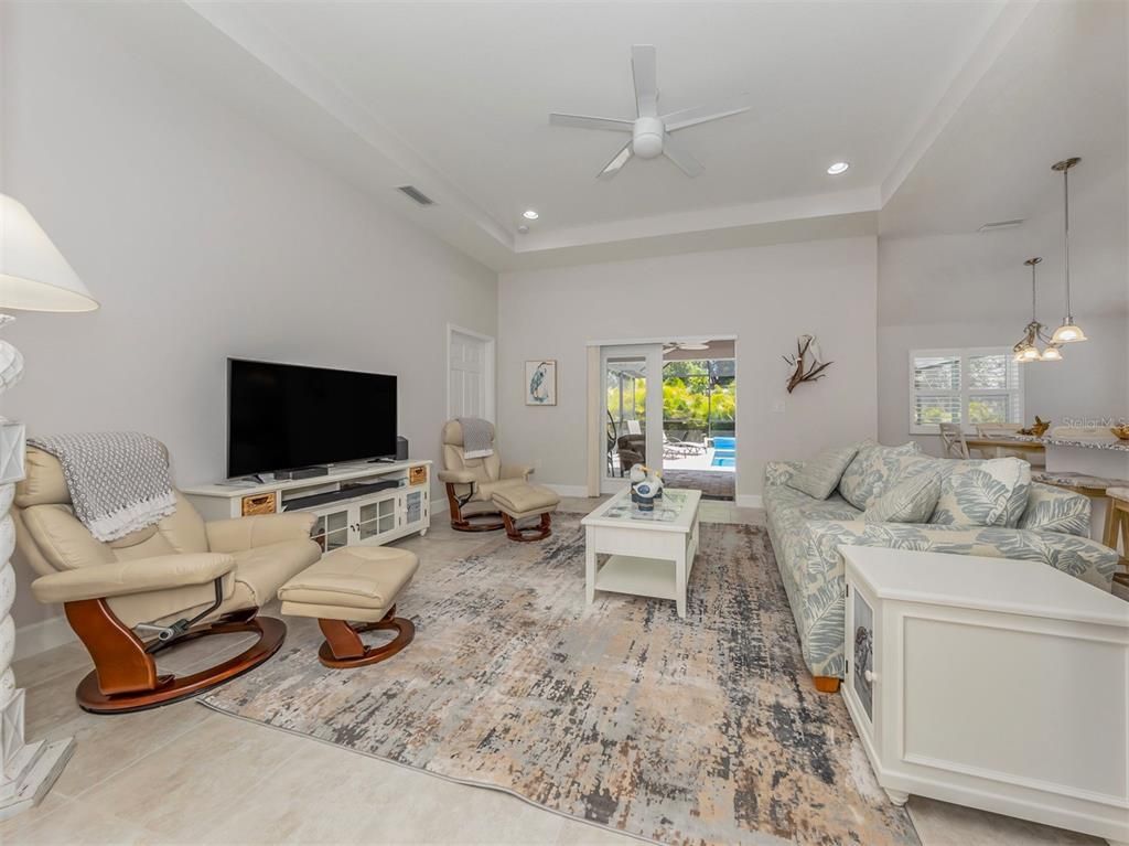 Interior, Living room, Pendant Lights, Recessed Lighting