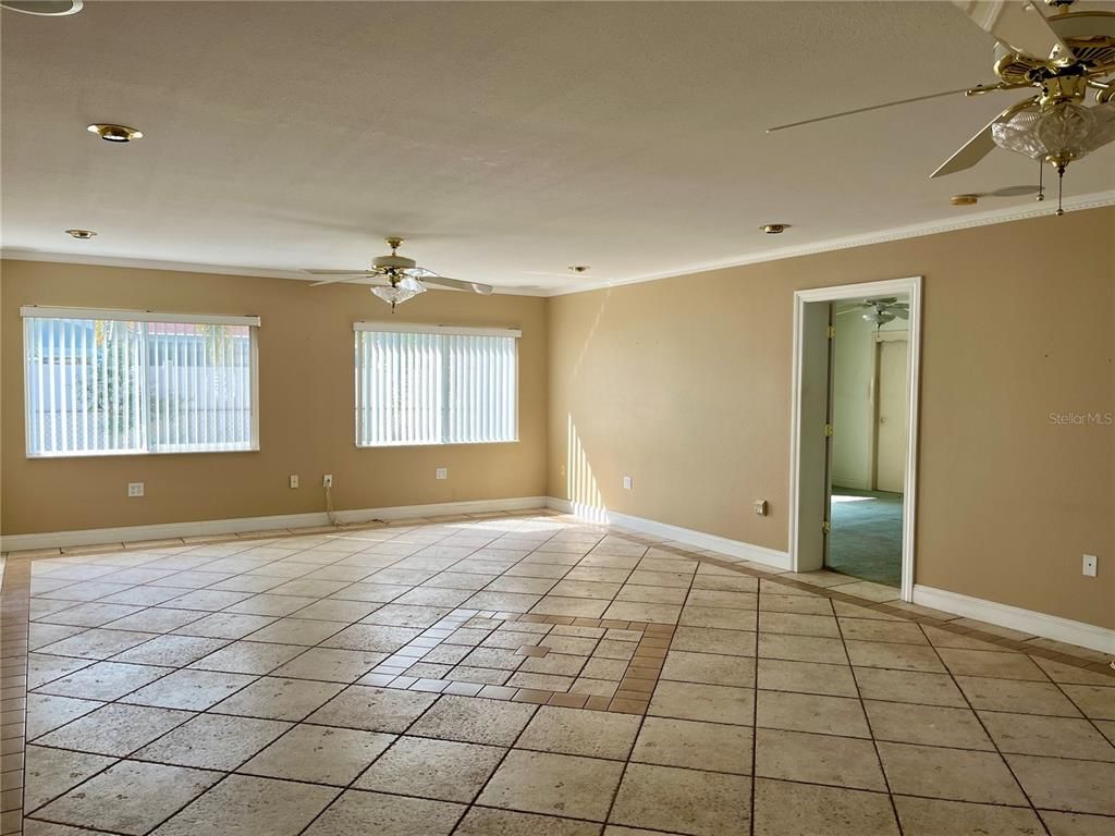 Empty room, Interior, Recessed Lighting