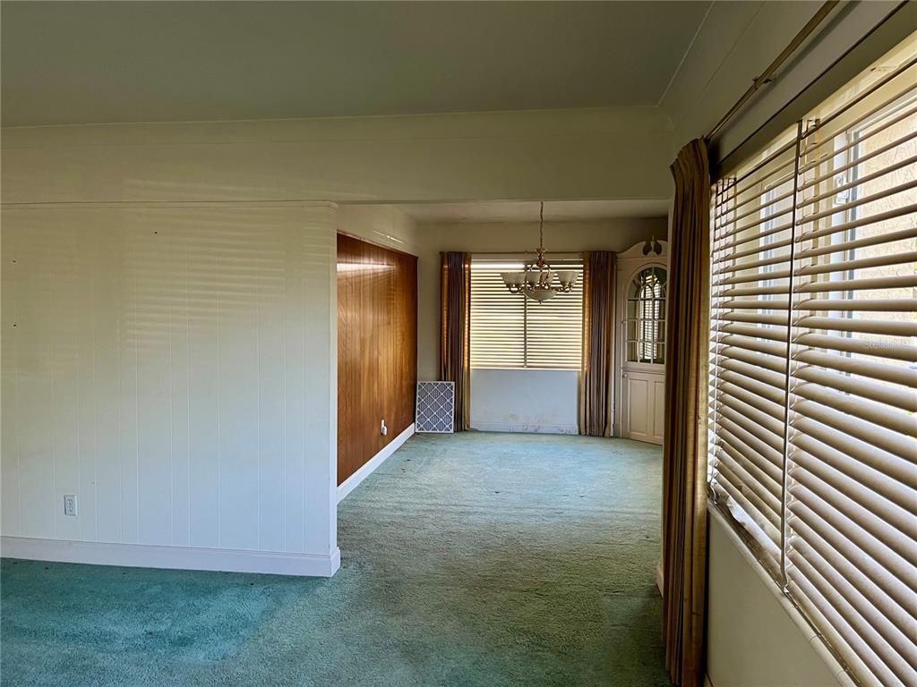 Chandelier, Empty room, Interior, Pendant Lights