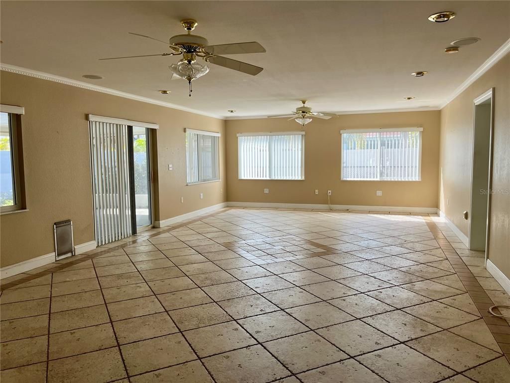 Empty room, Interior, Recessed Lighting
