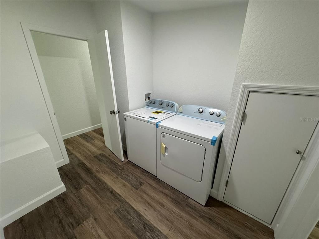 Interior, Utility Closets, Washer, Wood Texture Flooring