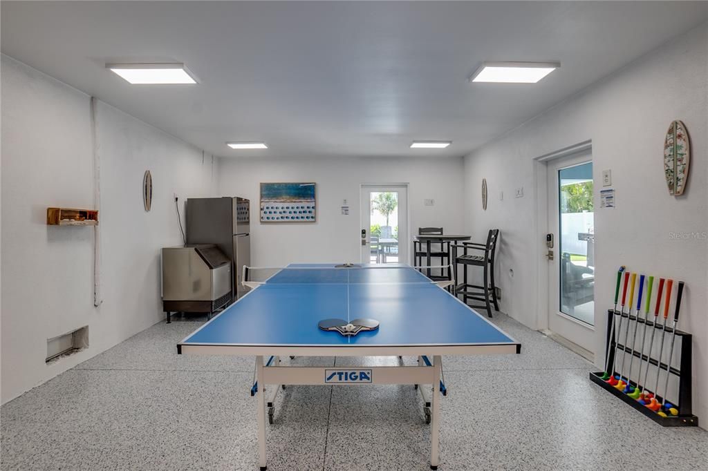 Game Room, Interior, Recessed Lighting