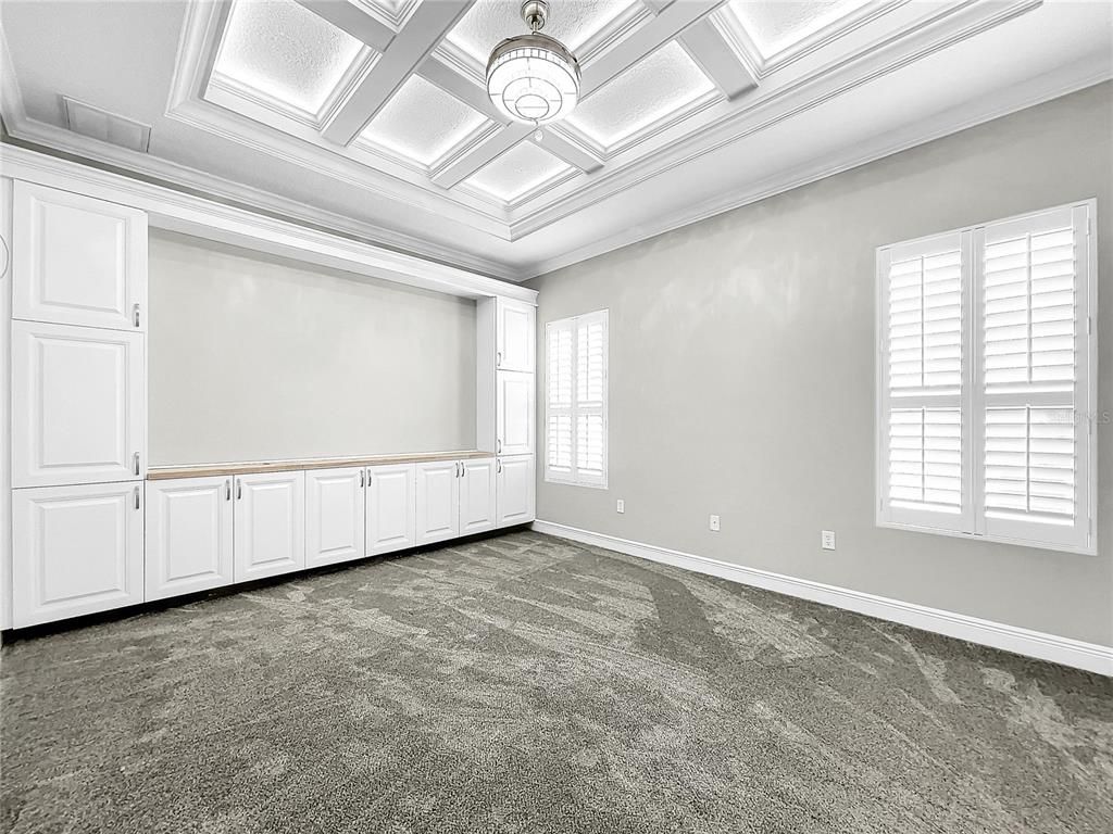 Empty room, Interior