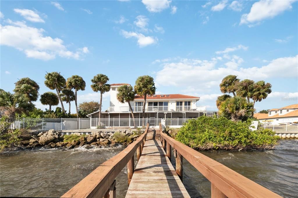 Exterior, Lake