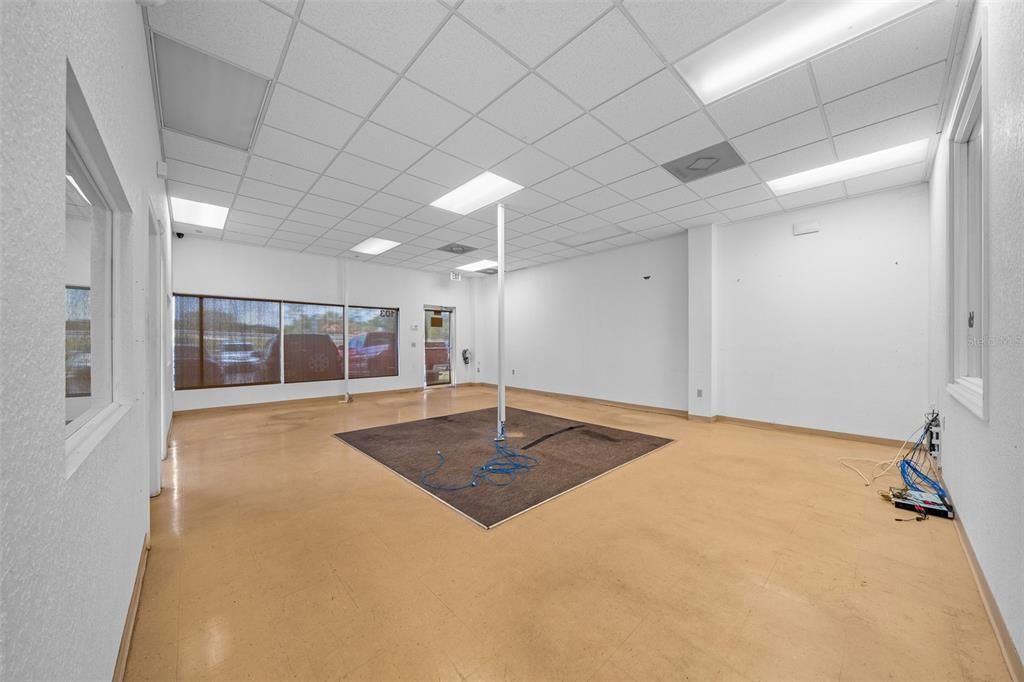 Empty room, Interior, Recessed Lighting