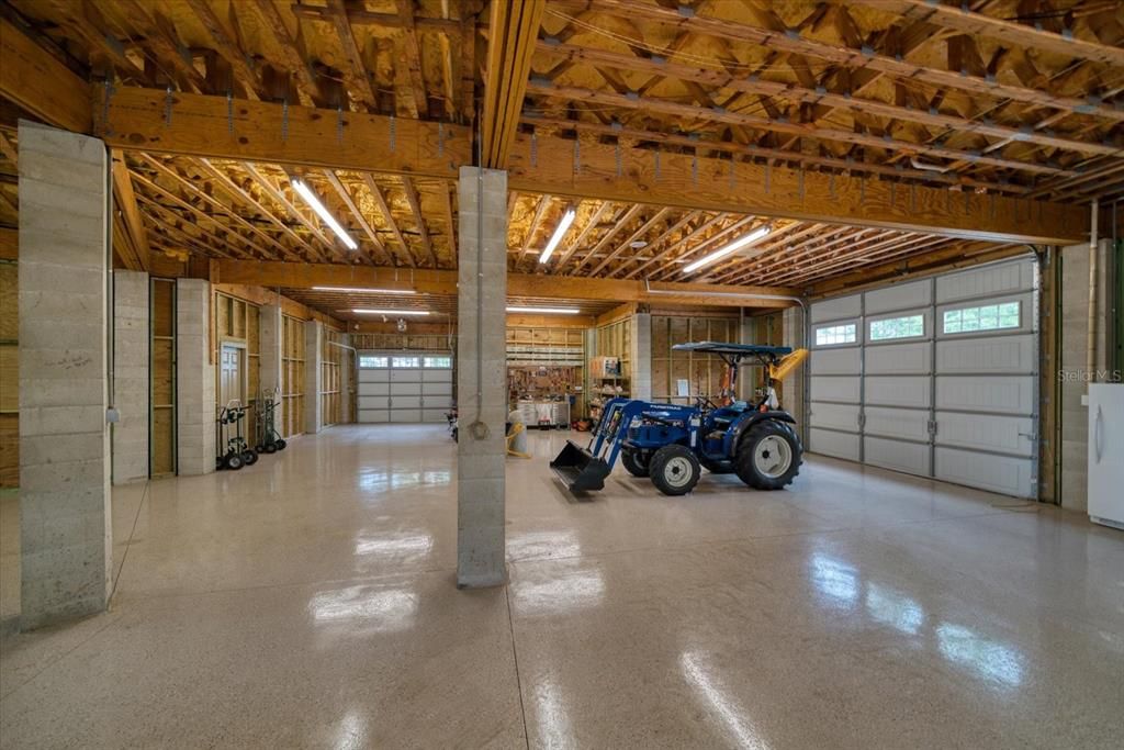 Garage, Interior, Wooden Beams