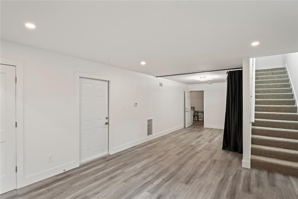 Empty room, Interior, Recessed Lighting, Wood Texture Flooring