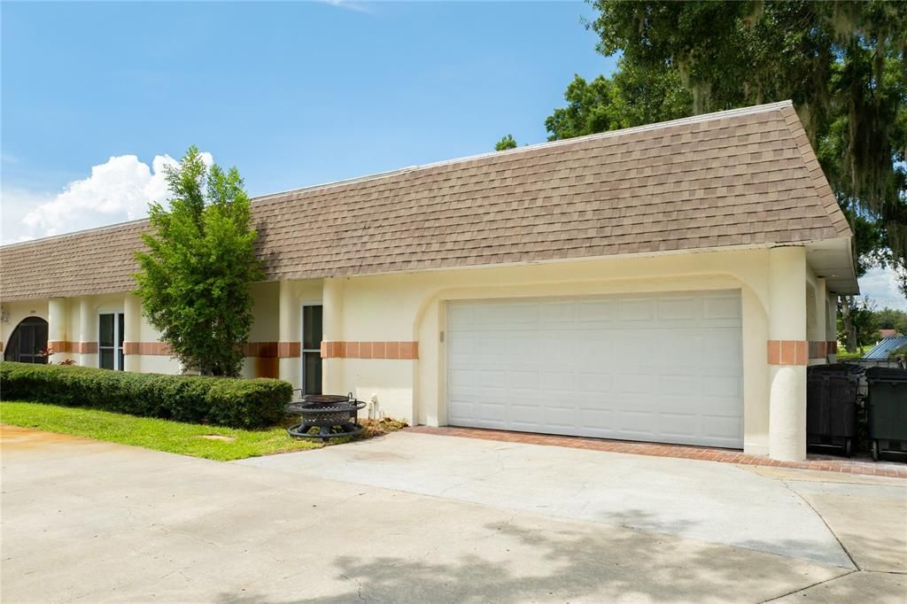 Attached, Exterior, Facade, Ranch