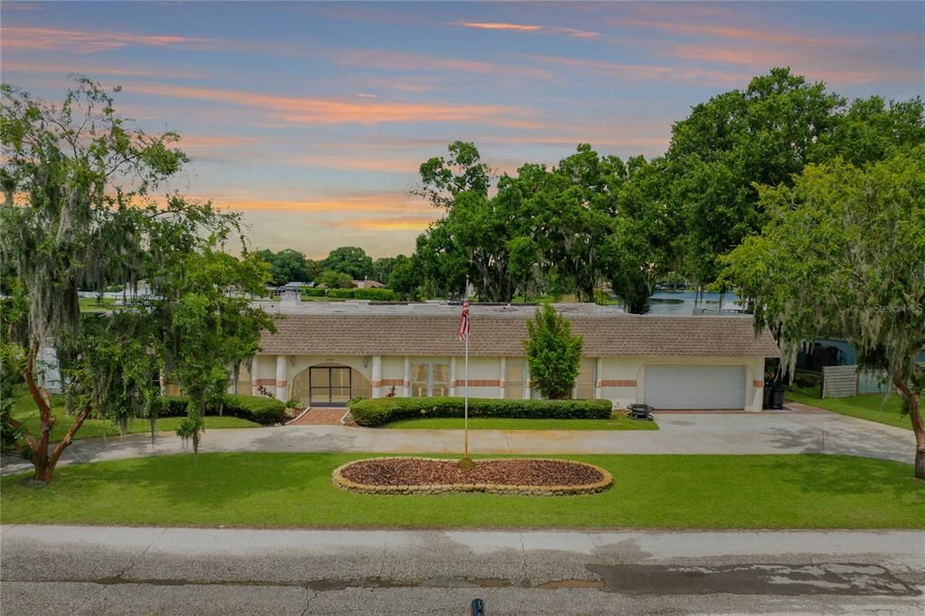 Attached, Exterior, Facade, Ranch