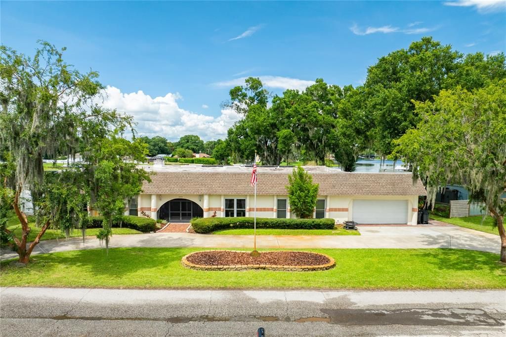 Attached, Exterior, Facade, Ranch