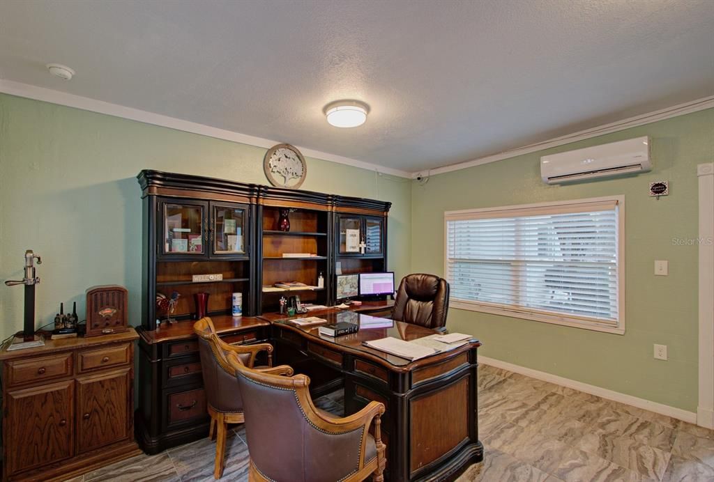Home Office, Interior