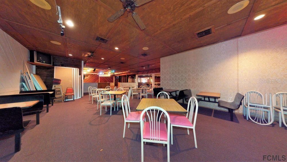 Dining room, Interior, Pendant Lights, Piano, Recessed Lighting