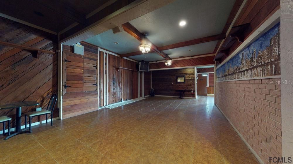 Empty room, Interior, Recessed Lighting, Wooden Walls