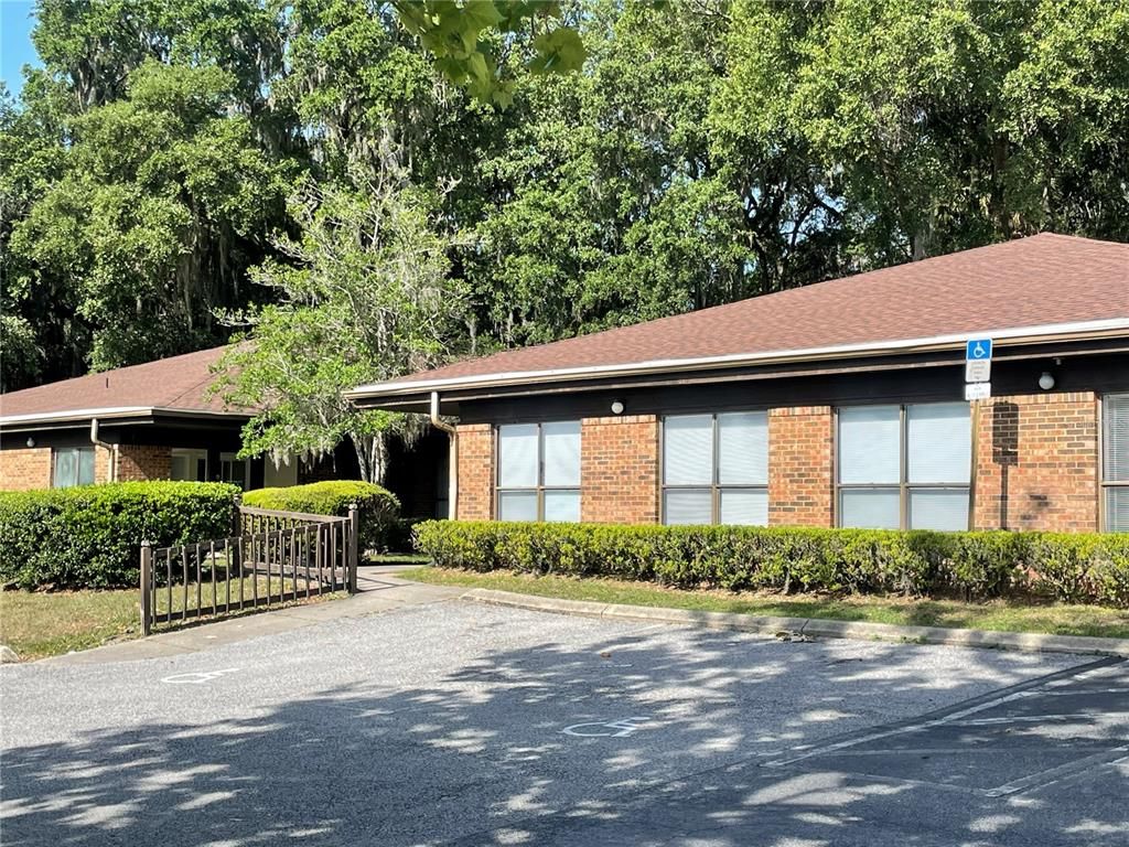 Exterior, Facade, Brick Facade, Ranch