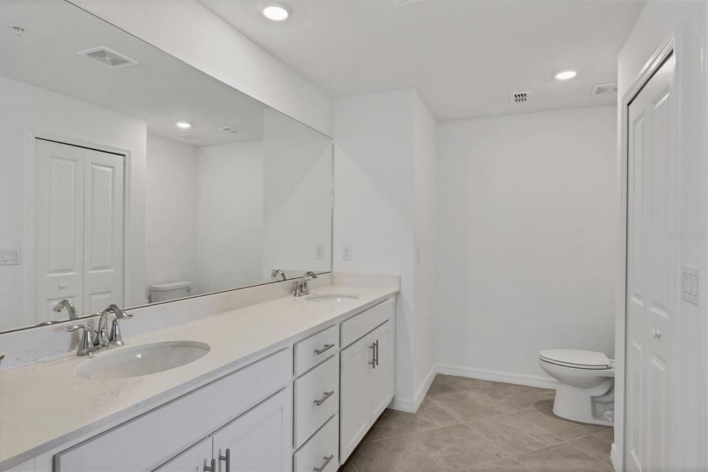 Bathroom, Dual Sink Vanities, Interior, Recessed Lighting