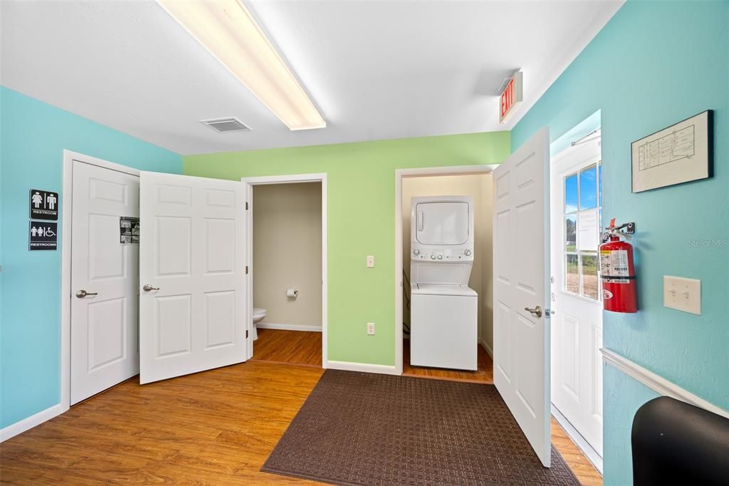 Interior, Utility Closets, Washer, Wood Texture Flooring