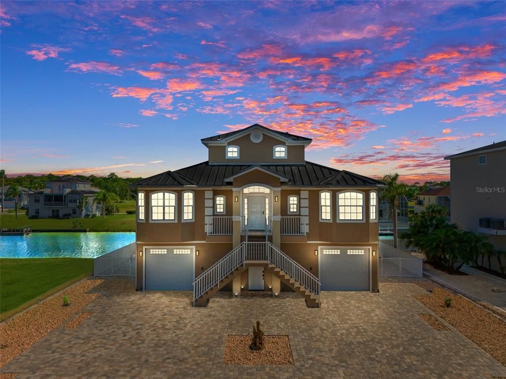Exterior, Facade, Pool, None