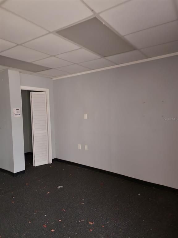 Empty room, Interior