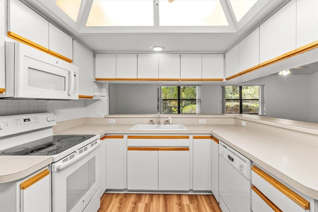Glass Ceilings, Interior, Kitchen, Recessed Lighting, Wood Texture Flooring