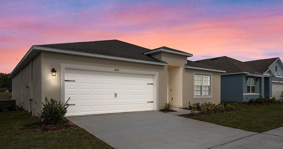 Attached, Exterior, Facade, Ranch