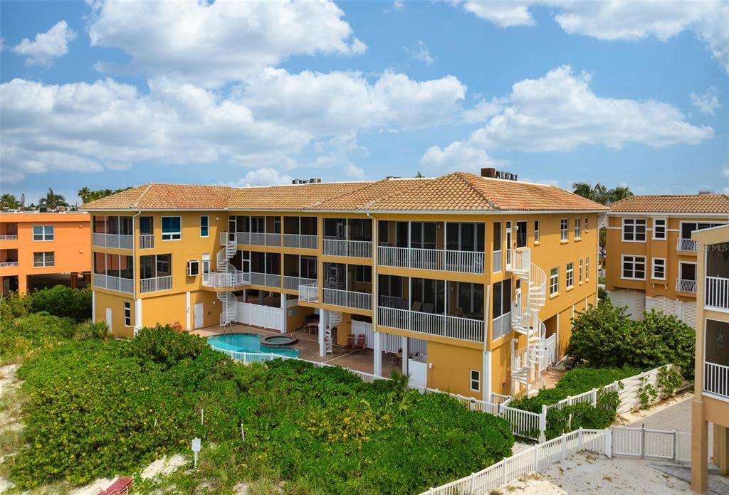 Exterior, Pool