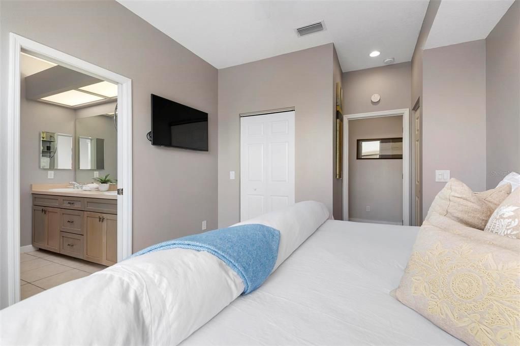 Bathroom, Bedroom, Interior, Recessed Lighting
