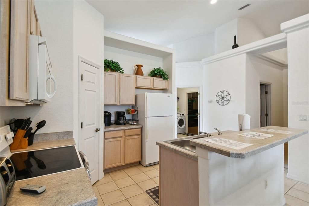 Interior, Kitchen, Recessed Lighting, Washer