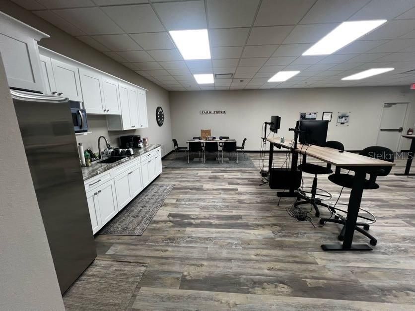 Dining room, Interior, Kitchen, Recessed Lighting, Wood Texture Flooring