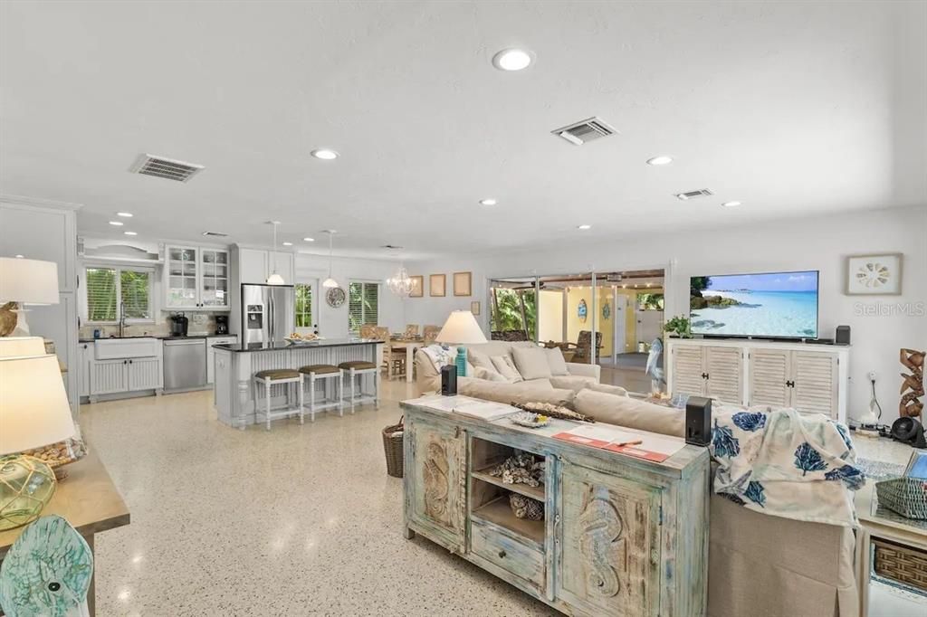 Interior, Kitchen, Living room, Pendant Lights, Recessed Lighting, Stainless Steel Appliances