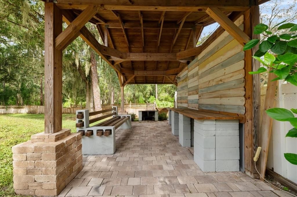 Exterior, Outdoor Kitchen
