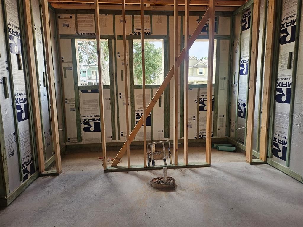 Empty room, Interior