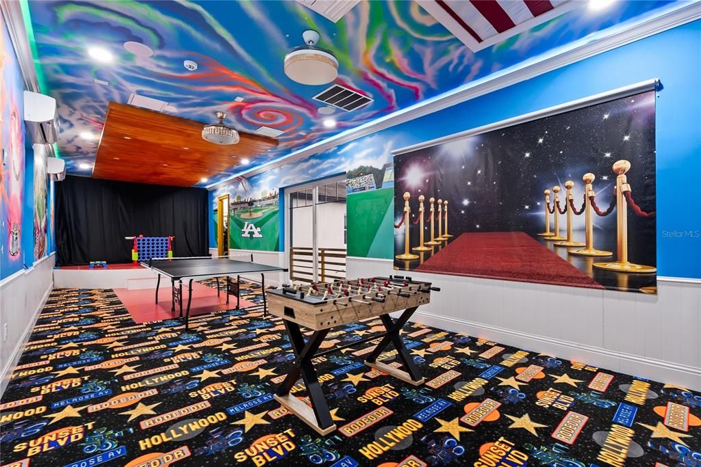 Game Room, Interior, Recessed Lighting