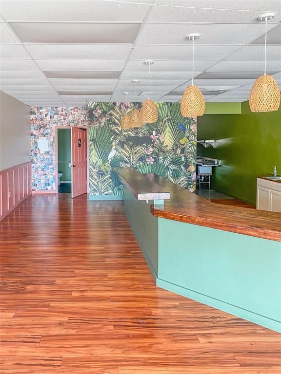 Interior, Pendant Lights, Wood Texture Flooring