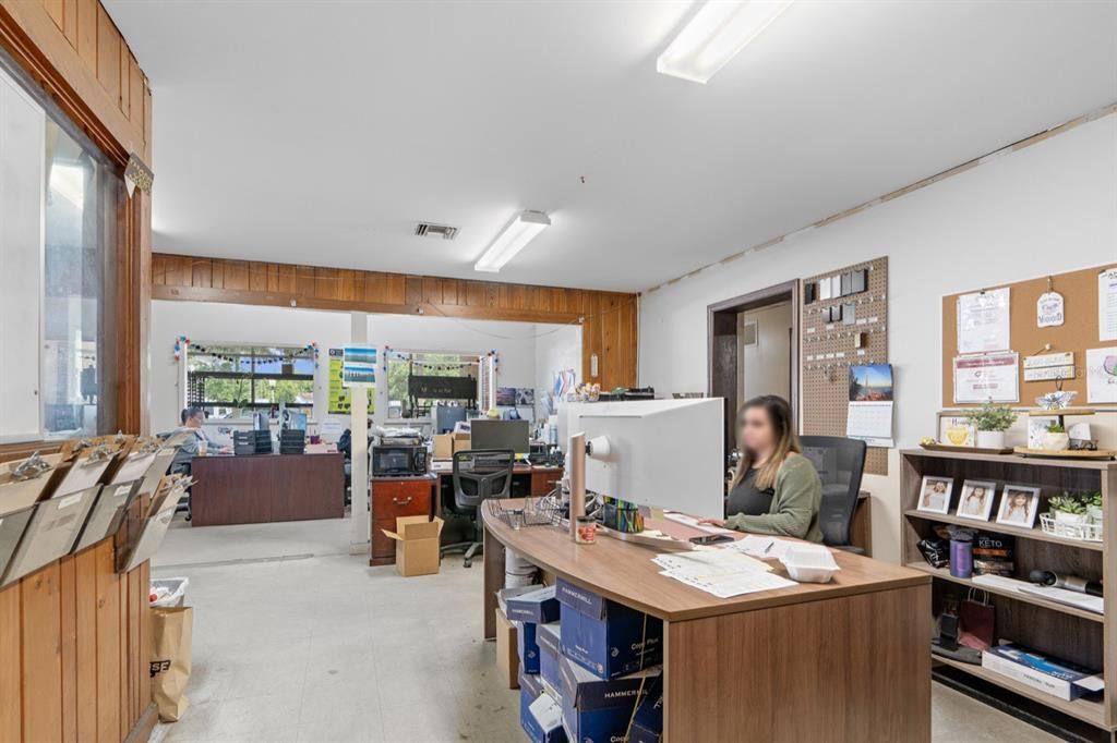 Home Office, Interior