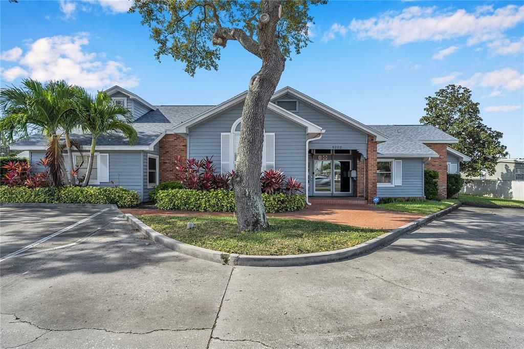 Exterior, Facade, Brick Facade, Ranch