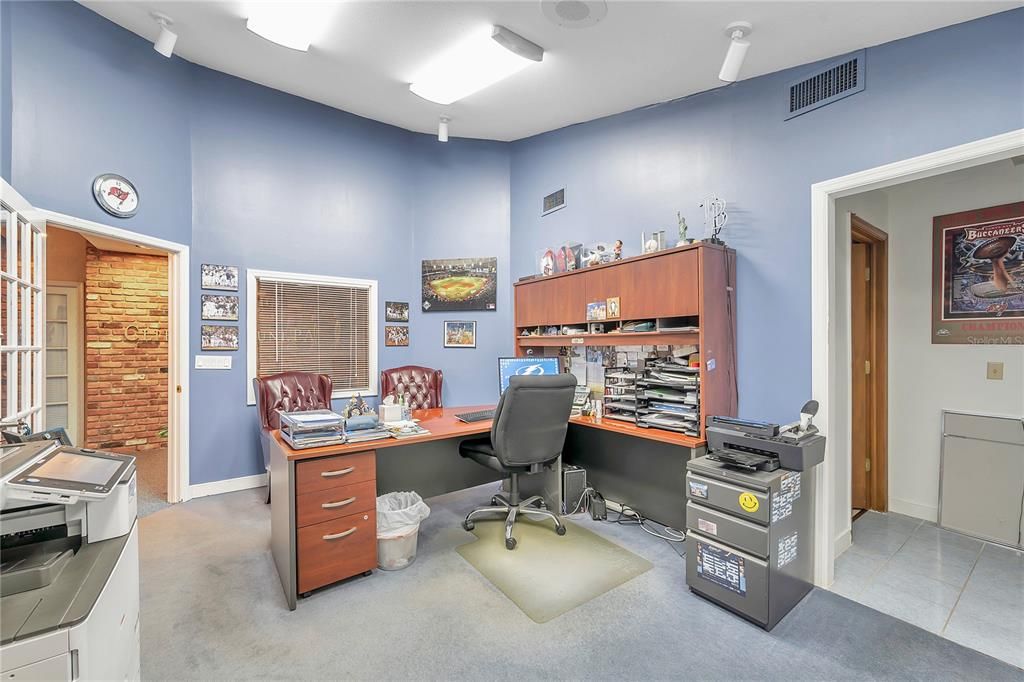 Home Office, Interior