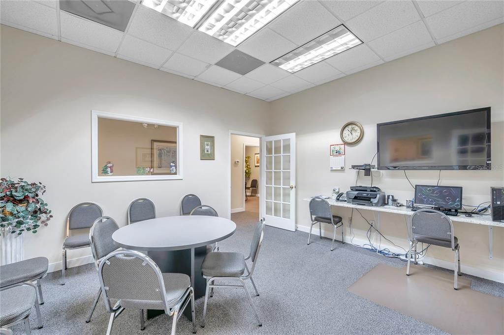 Home Office, Interior