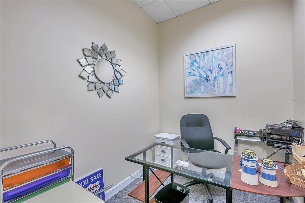 Home Office, Interior