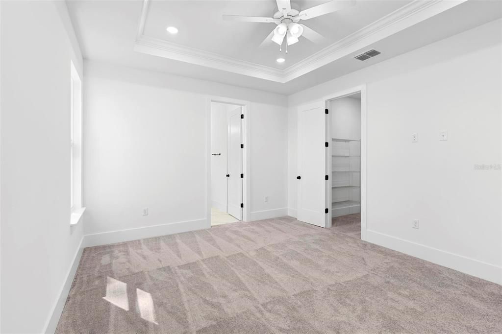 Empty room, Interior, Recessed Lighting