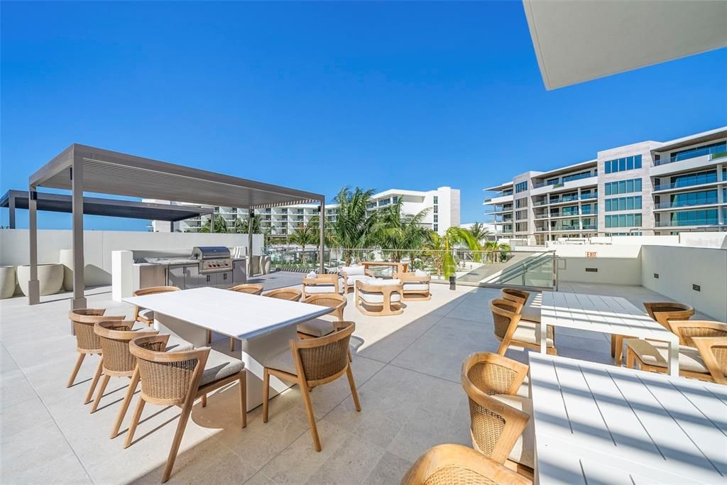 Exterior, Outdoor Kitchen