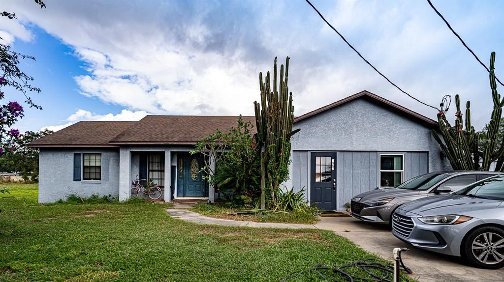 Exterior, Facade, Ranch