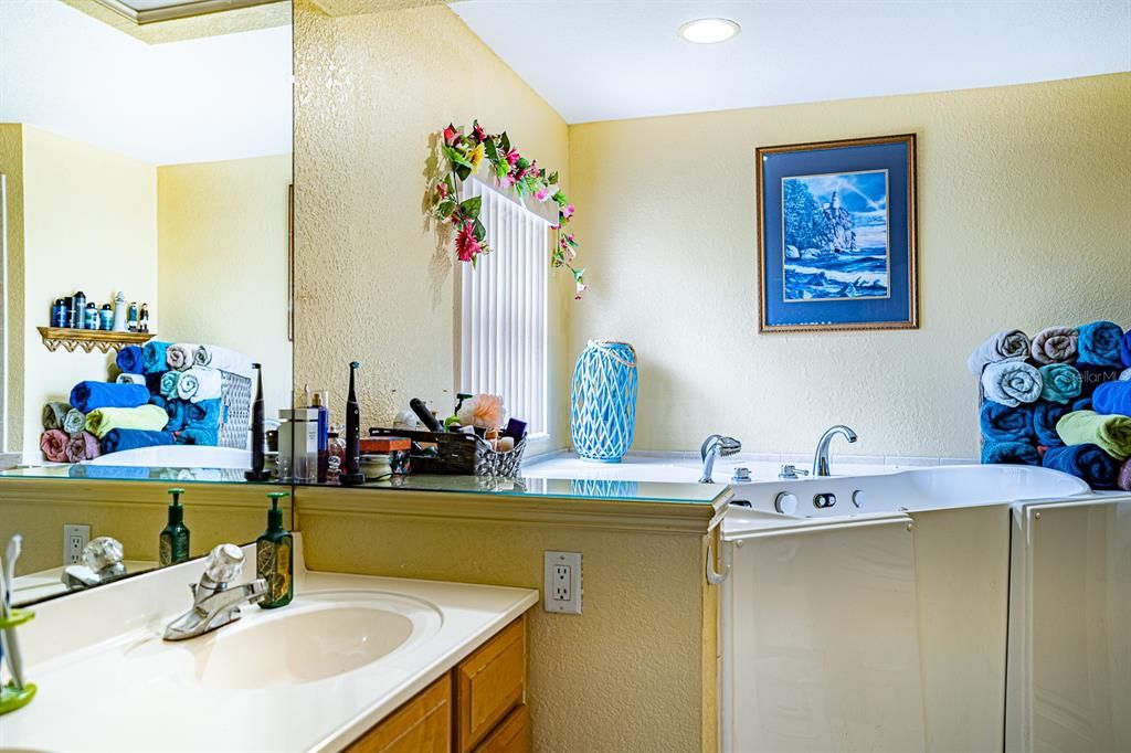 Bathroom, Interior, Recessed Lighting