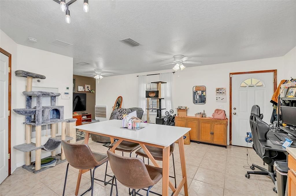 Home Office, Interior